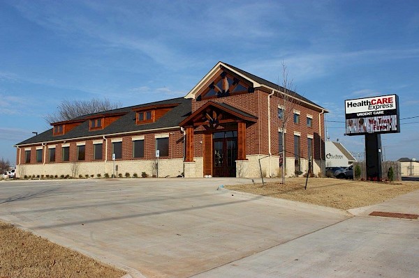 HealthCARE Express Moore Urgent Care Clinic providing walk-in clinic medical services to Moore patients.