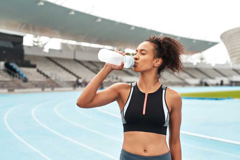 La guía definitiva de hidratación para el verano: consejos de expertos de Mylene, NP-C