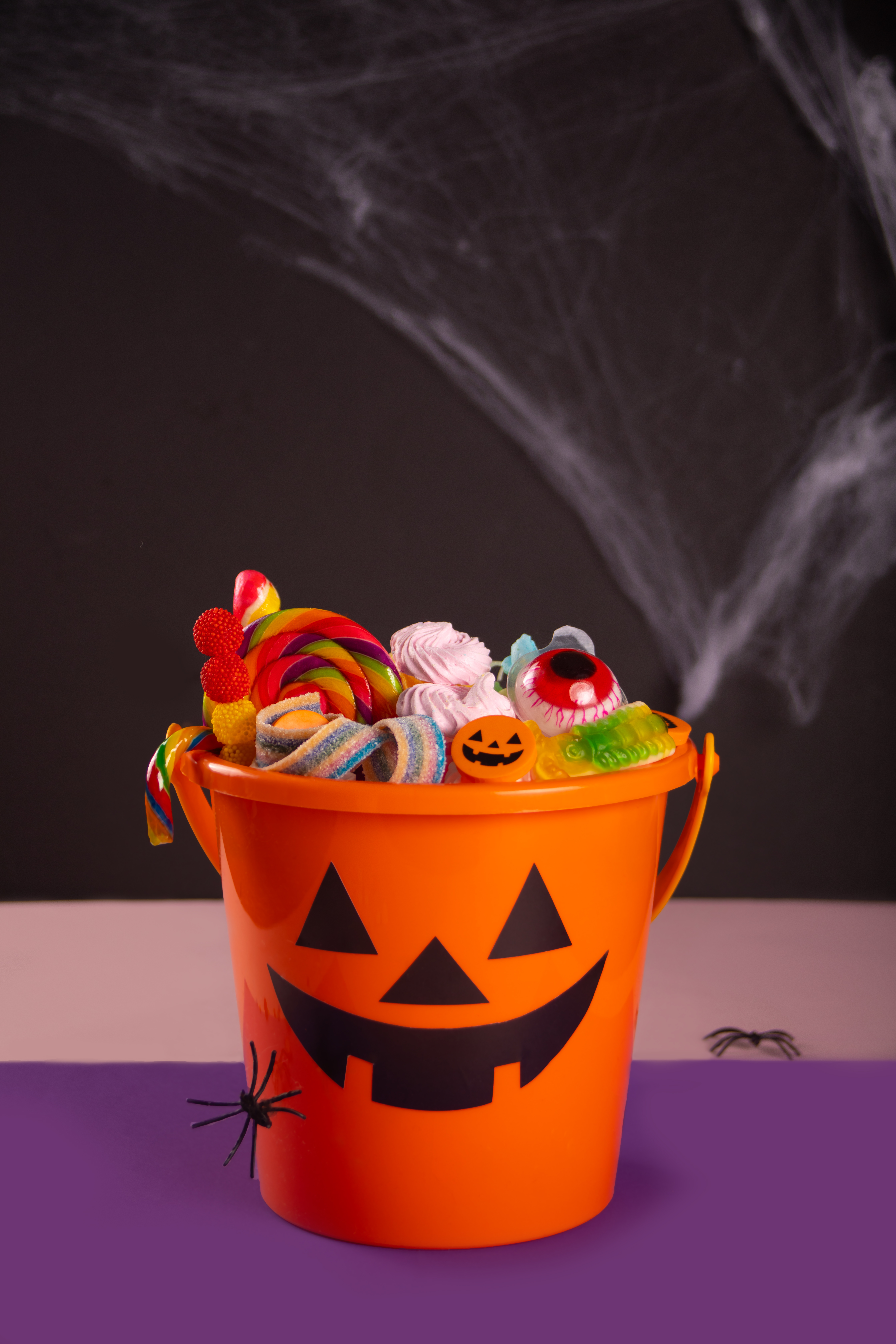 Por qué comer demasiados dulces de Halloween puede enfermarte